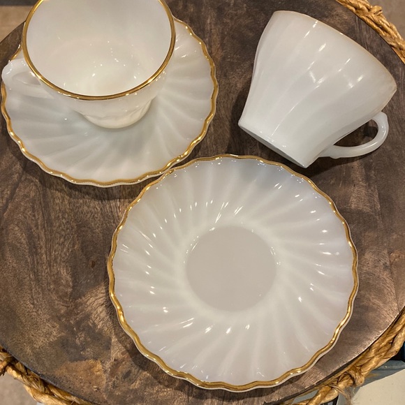 2 Fire King milk glass tea cups w/ 22K gold trim Golden shell anchor hocking - Picture 1 of 7